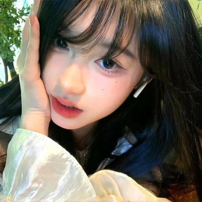 院子里的女人